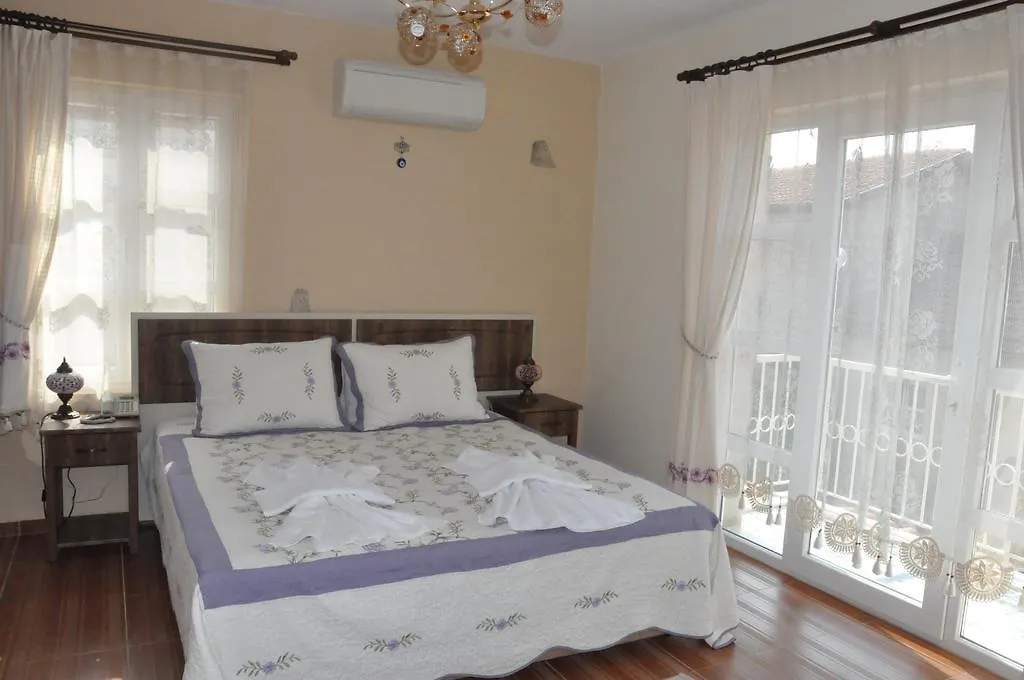 Mor Salkim Konagi Hotel Alaçatı
